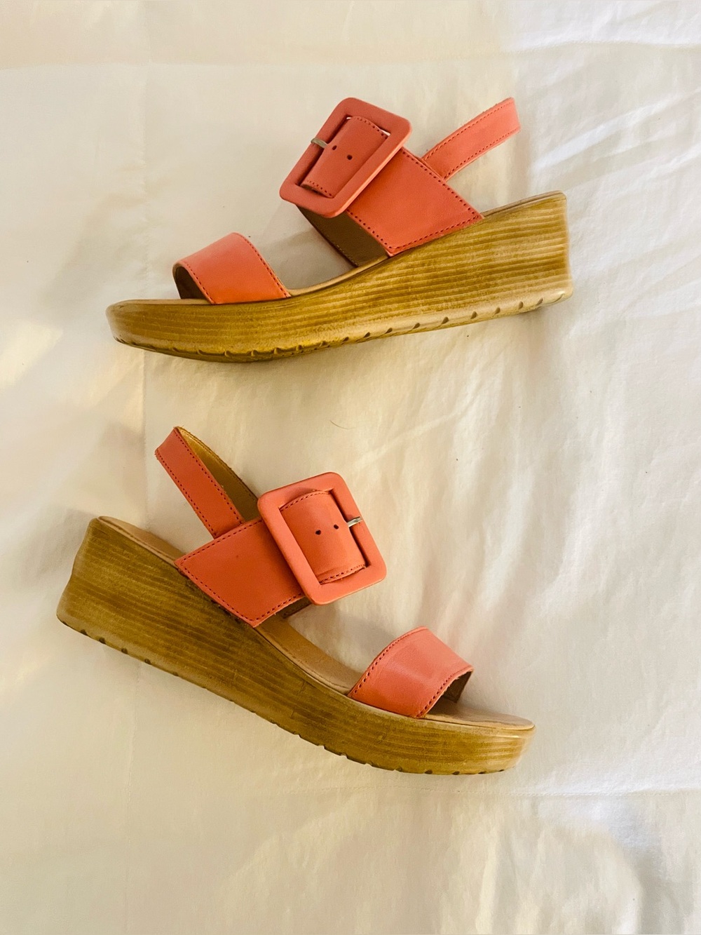 Bueno Marcia Sandals Coral Leather Chunk Wedge w Oversized Buckle Sz 38